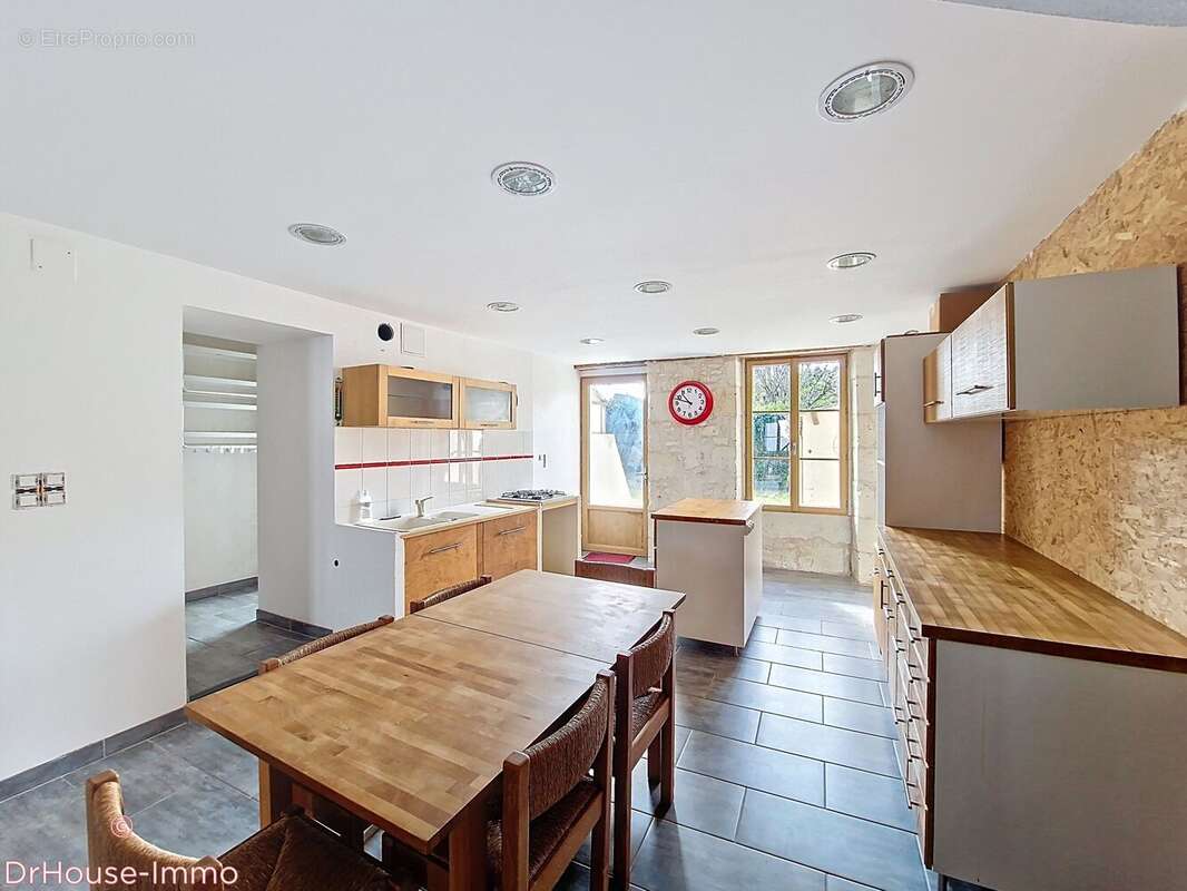 Maison 106 m² à Saint-Maixent-L'ecole  - photo 10