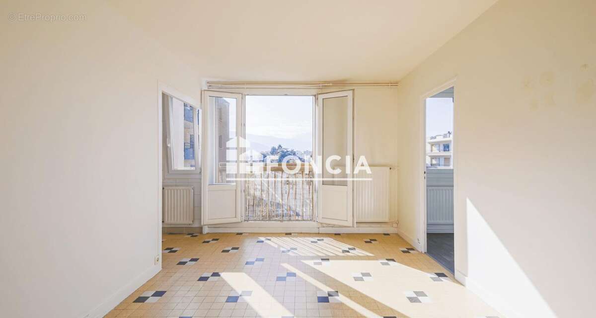 Appartement à FONTAINE