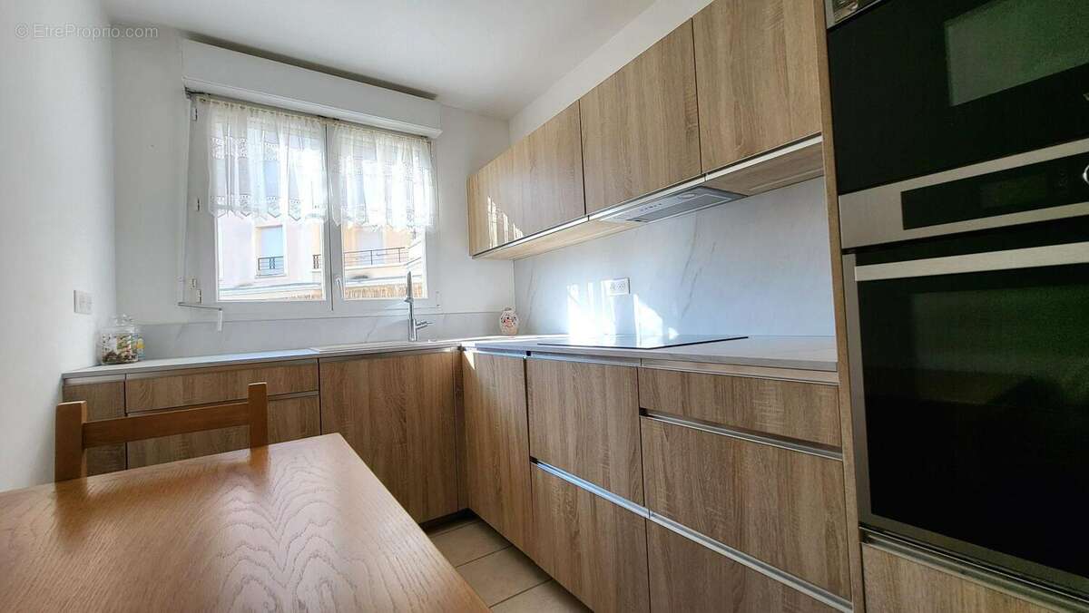 Appartement à LES CLAYES-SOUS-BOIS