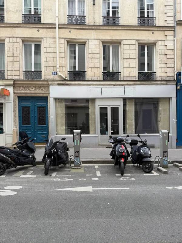 Appartement à PARIS-1E