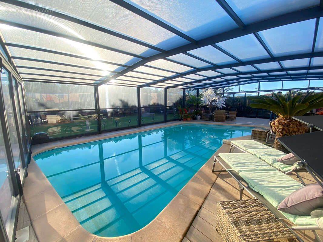 Villa de plain-pied avec piscine chauffée, pool house et prestations haut de gamme - photo 13