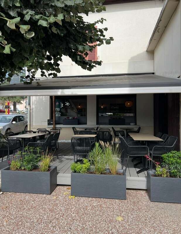 Commerce à LA TERRASSE