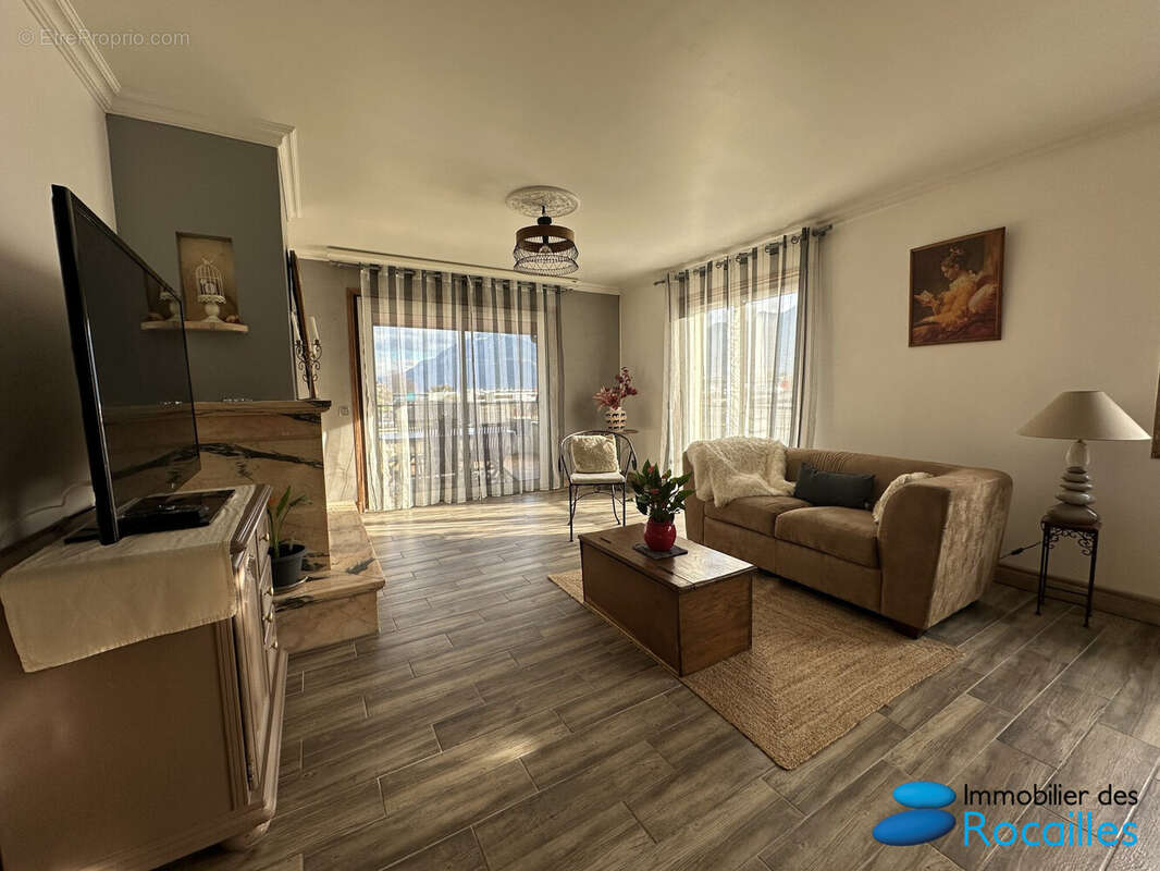 Maison à LA ROCHE-SUR-FORON