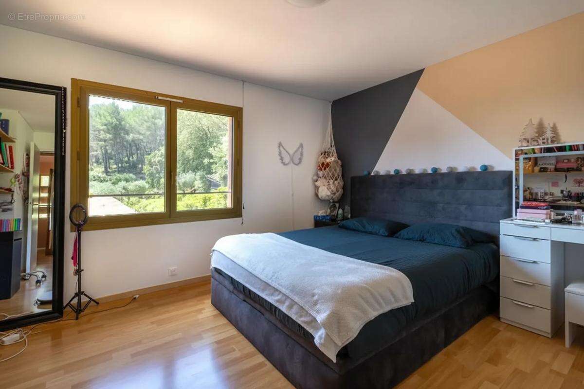 Maison de 8 pièces de 235 m² à Sanary-sur-Mer - photo 8