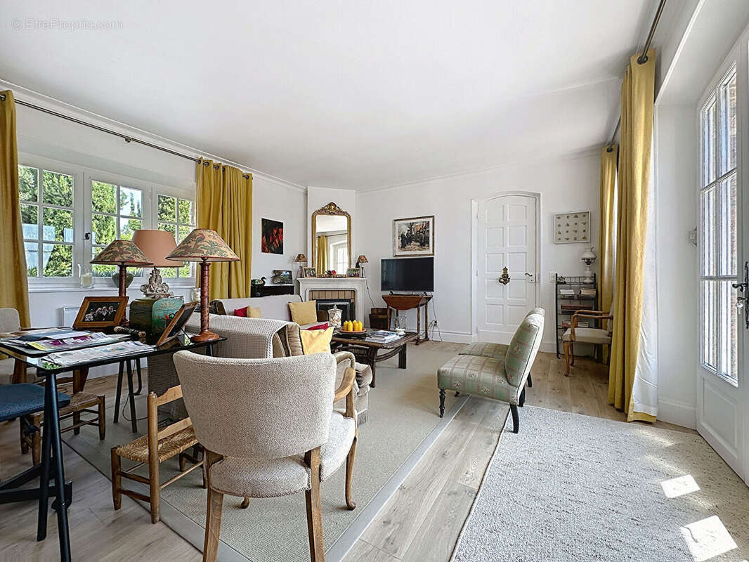 Maison à TOURRETTES