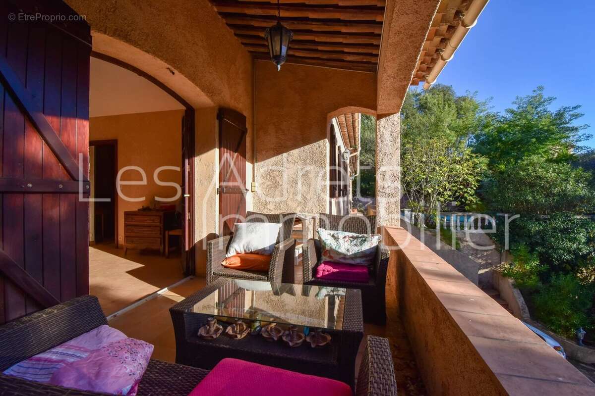 Maison à LES ADRETS-DE-L&#039;ESTEREL