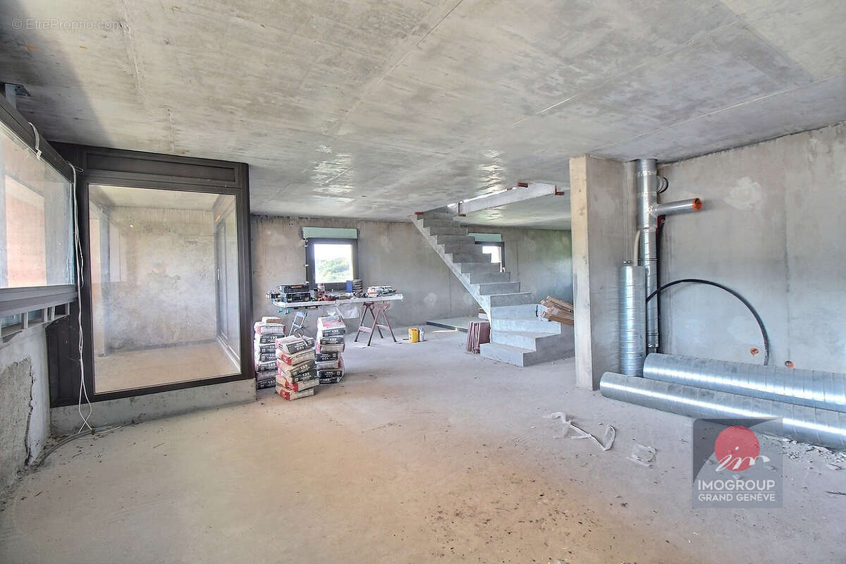 Apprtement duplex en état plateau brut  de 206 m² à Reignier - photo 7