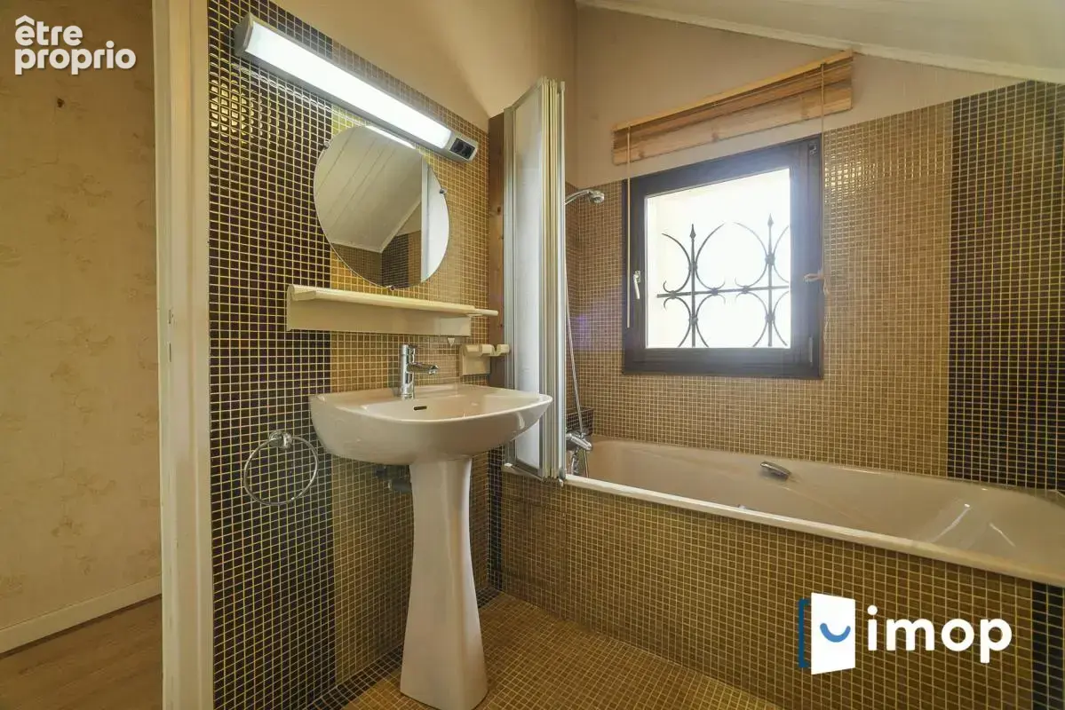 Maison d'architecte avec terrain piscinable de 5000 m2 - photo 17