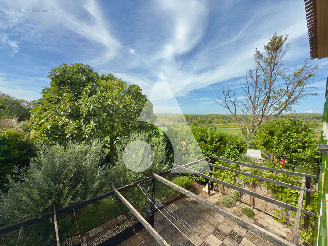 Appartement à EGUILLES