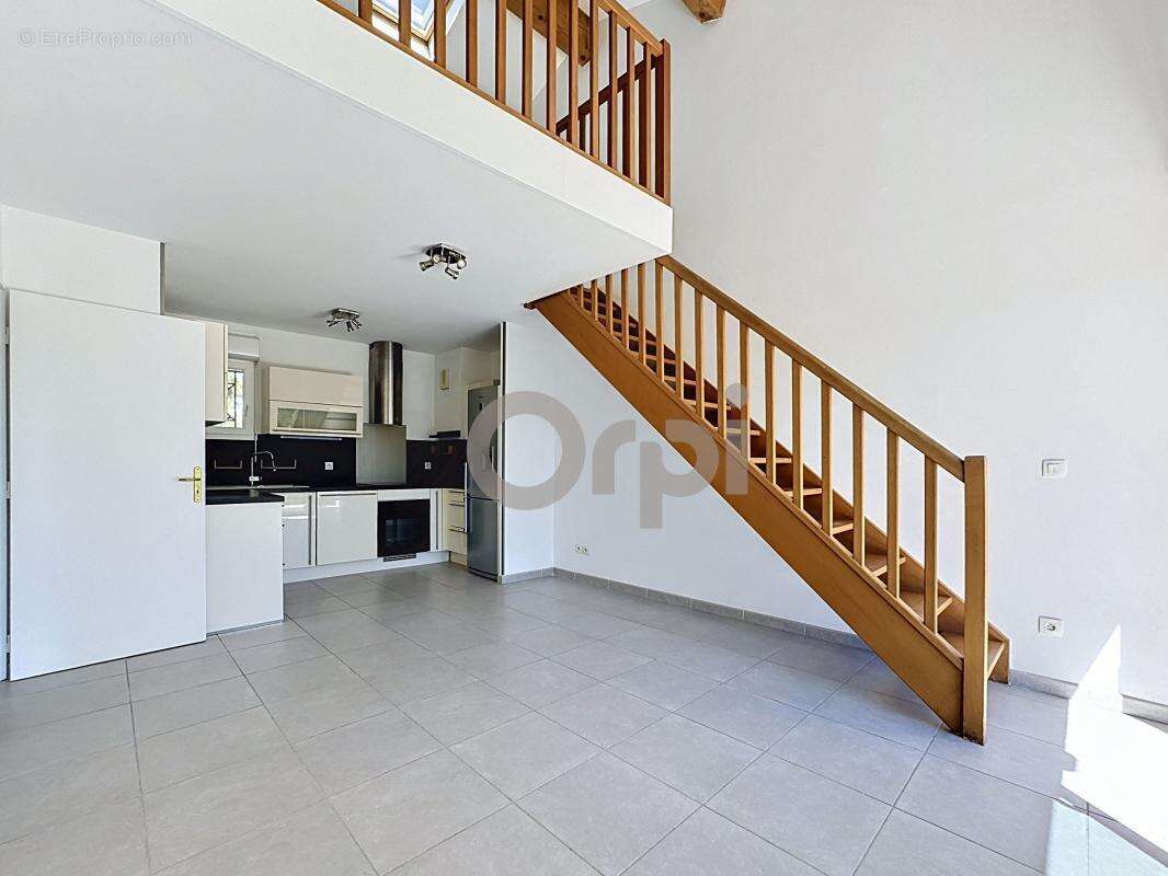 Appartement à ROQUEBRUNE-SUR-ARGENS