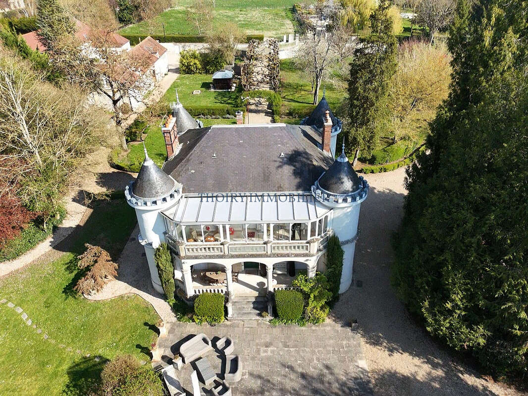 Maison à AUFFREVILLE-BRASSEUIL