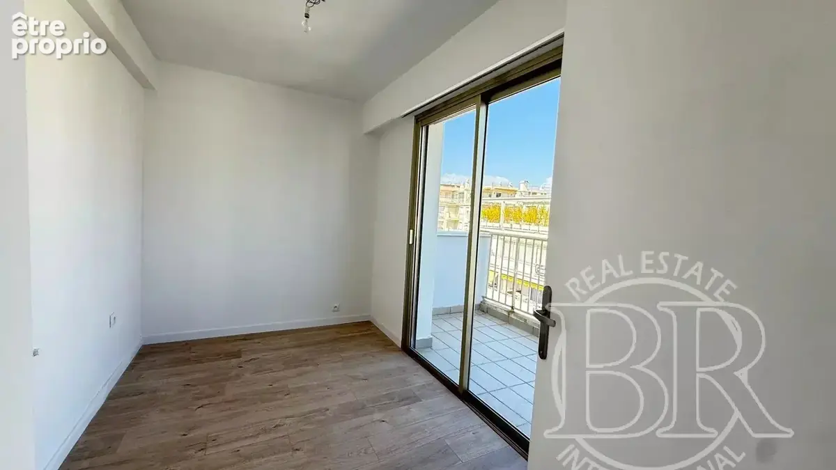 Cannes  a vendre a deux pas de Martinez appartement type 3 avec deux terrasses - photo 5
