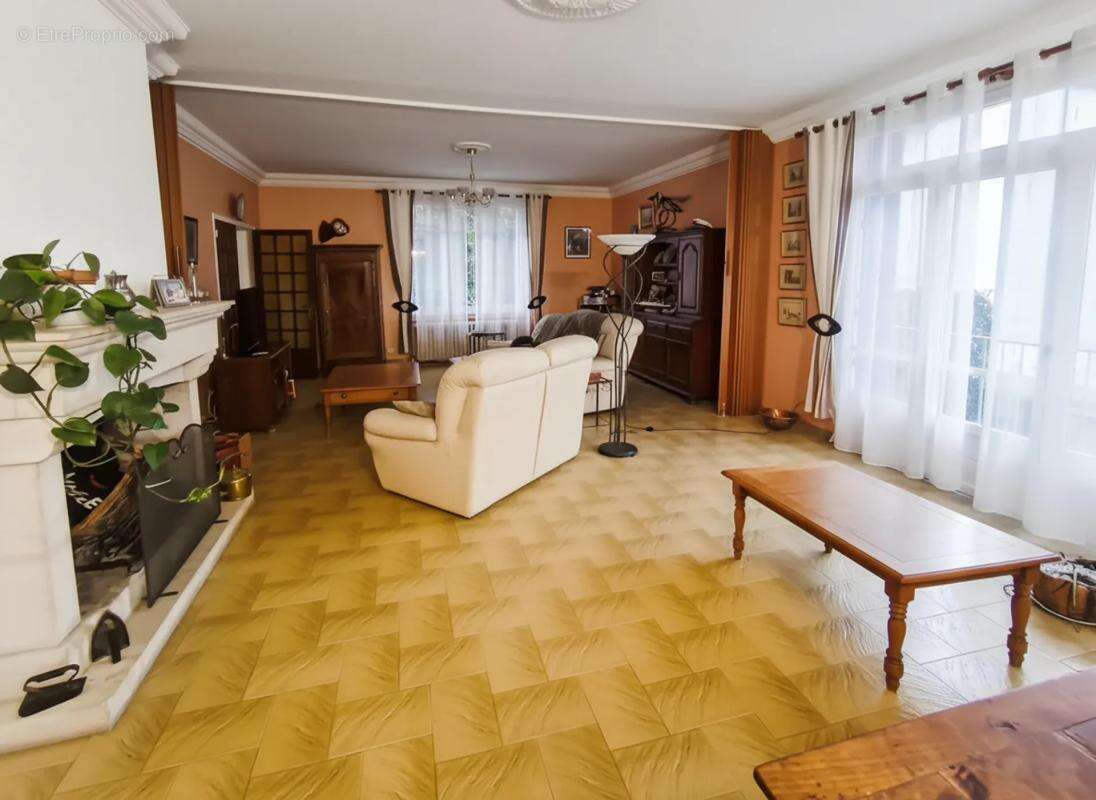 Maison à DECAZEVILLE