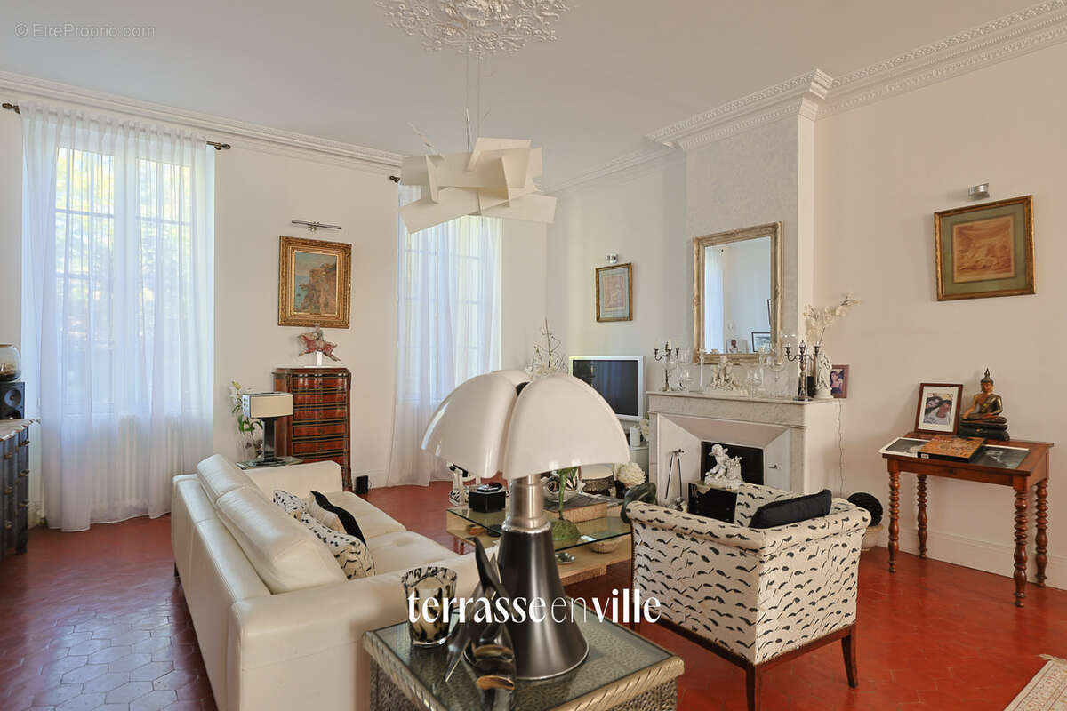 Appartement à LA CRAU