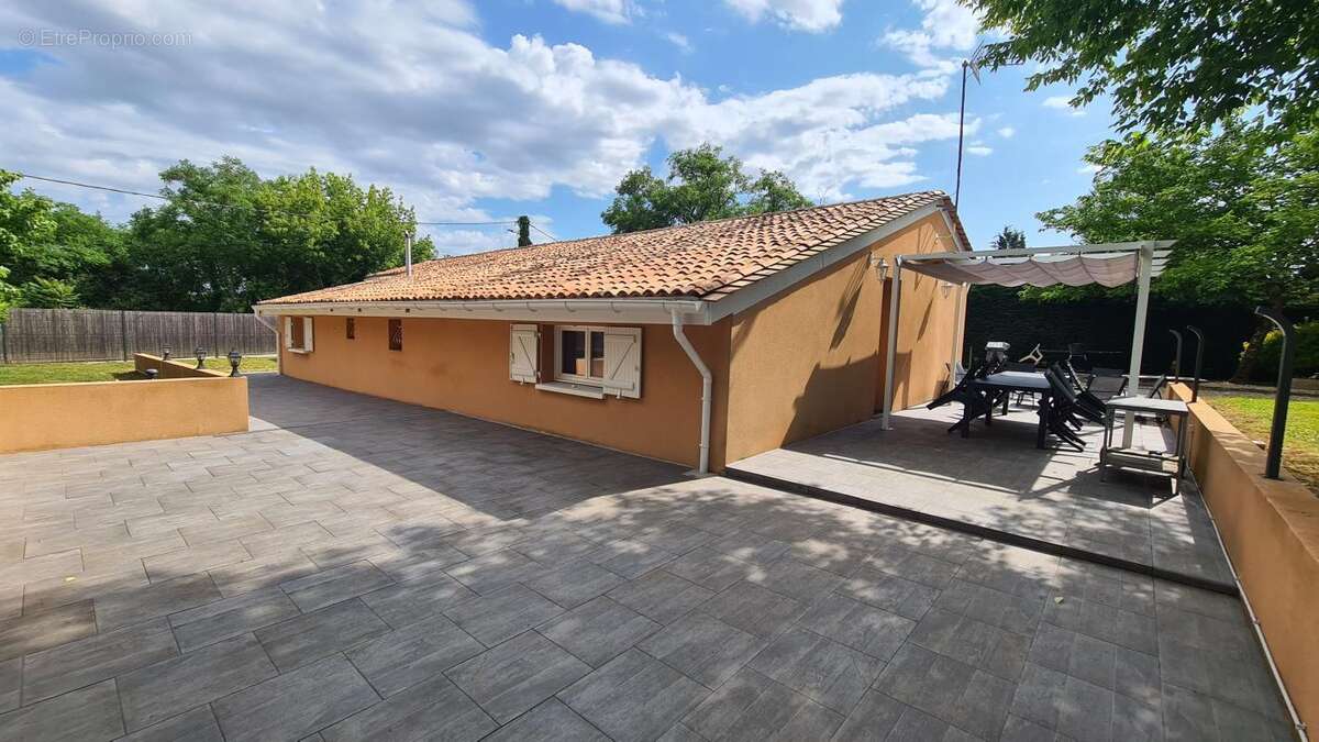 Maison à AMBARES-ET-LAGRAVE