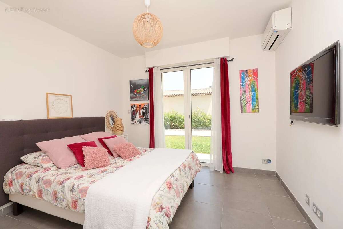 Villa independante 175 m² - piscine - stationnements - photo 13