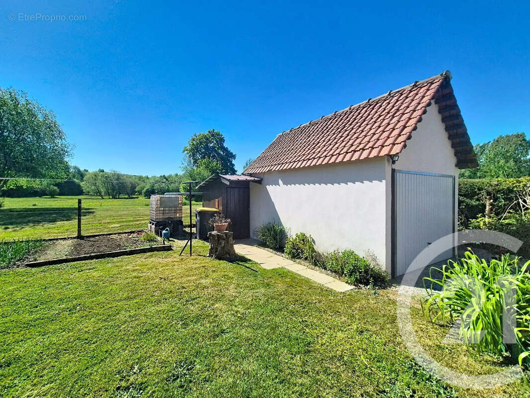 Maison à LE BEC-HELLOUIN