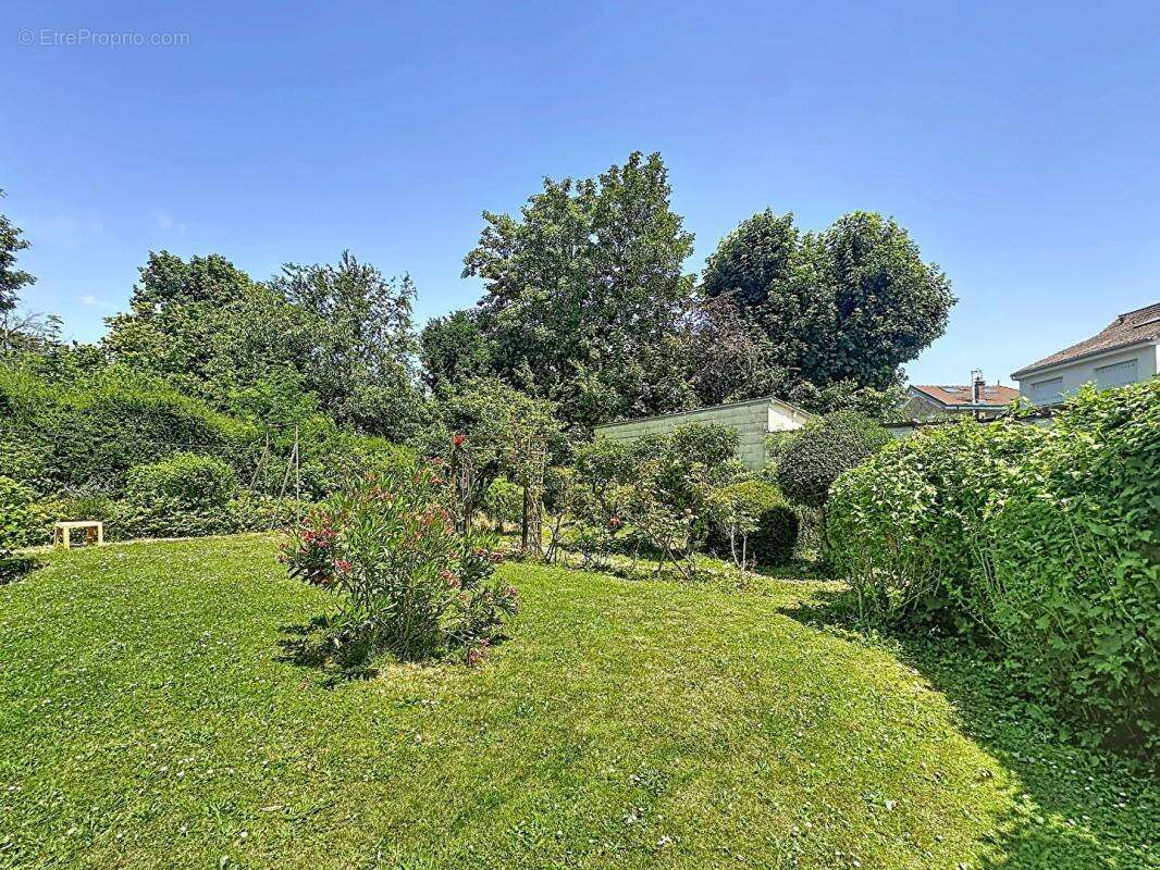 Maison à VERRIERES-LE-BUISSON
