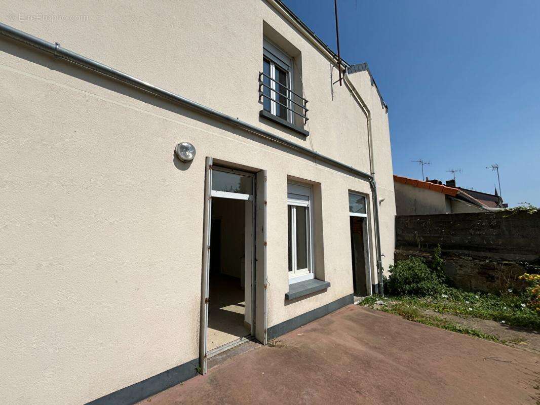 Maison à SAINT-MACAIRE-EN-MAUGES