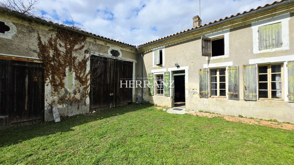 Maison à BONZAC