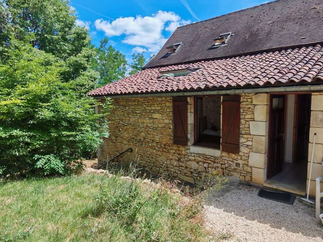 Ancienne maison de forgeron de 275m² et ses dépendances au calme sur 3600m² de terrain - photo 12