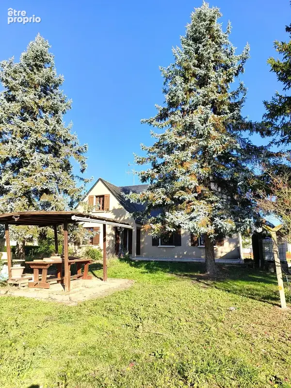 Photo Maison à Beauvau au prix de 262 250€