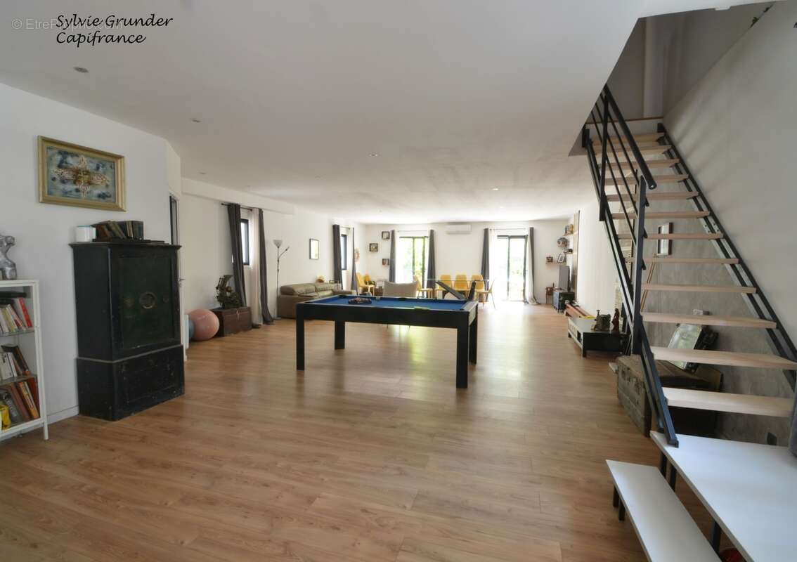 Maison à vendre 5 pièces SALON DE PROVENCE (13)209M² avec extérieurs et garage - photo 3