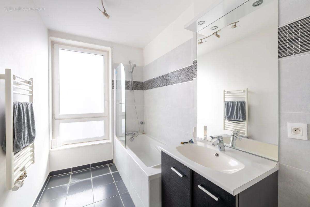 Appartement à PARIS-19E