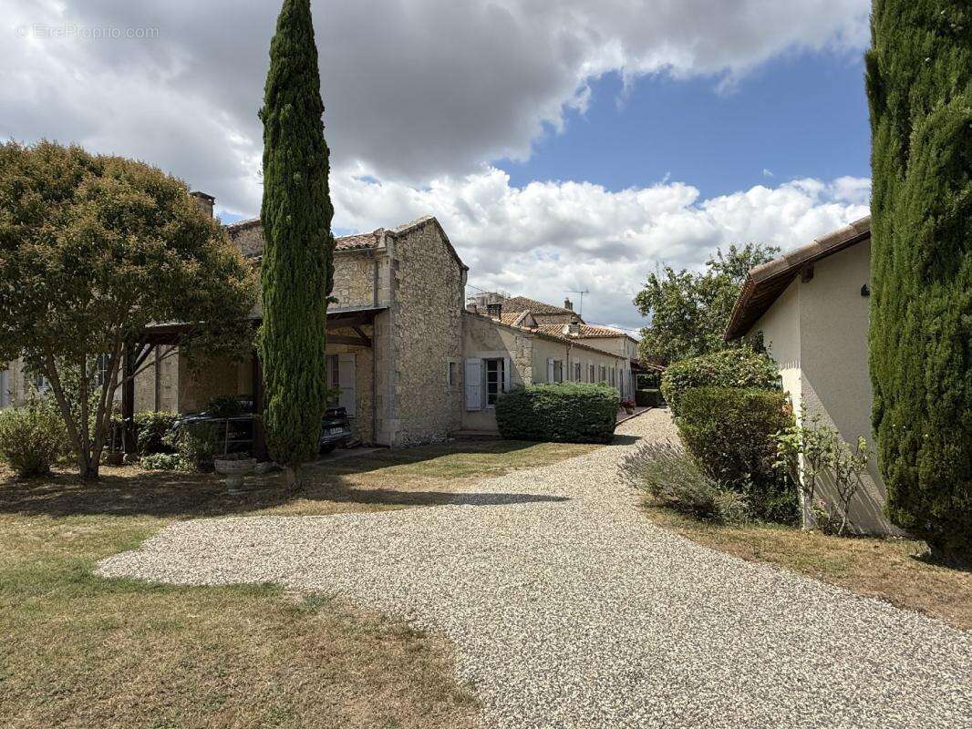 Maison à LA ROMIEU