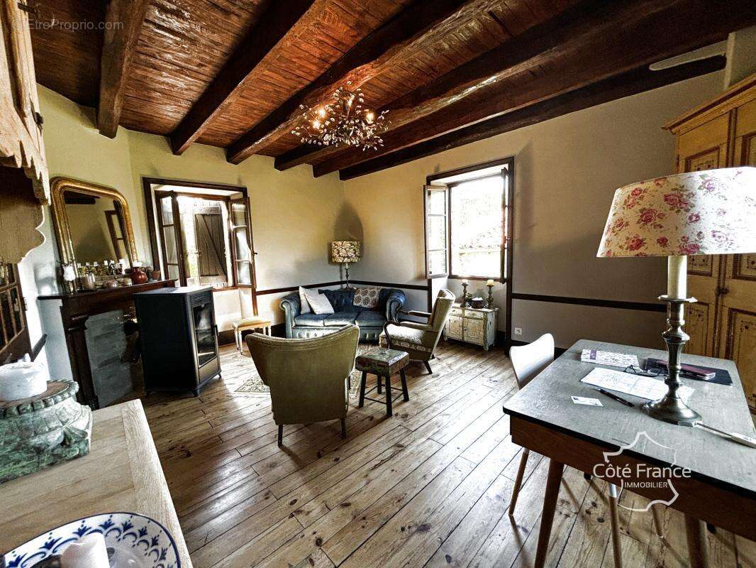 Maison à BAGNAC-SUR-CELE