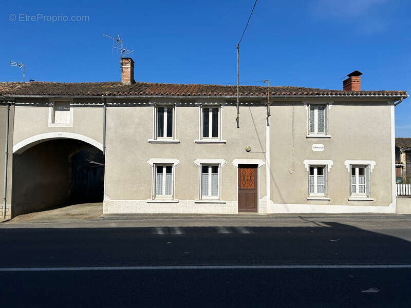 Maison à CHANTECORPS