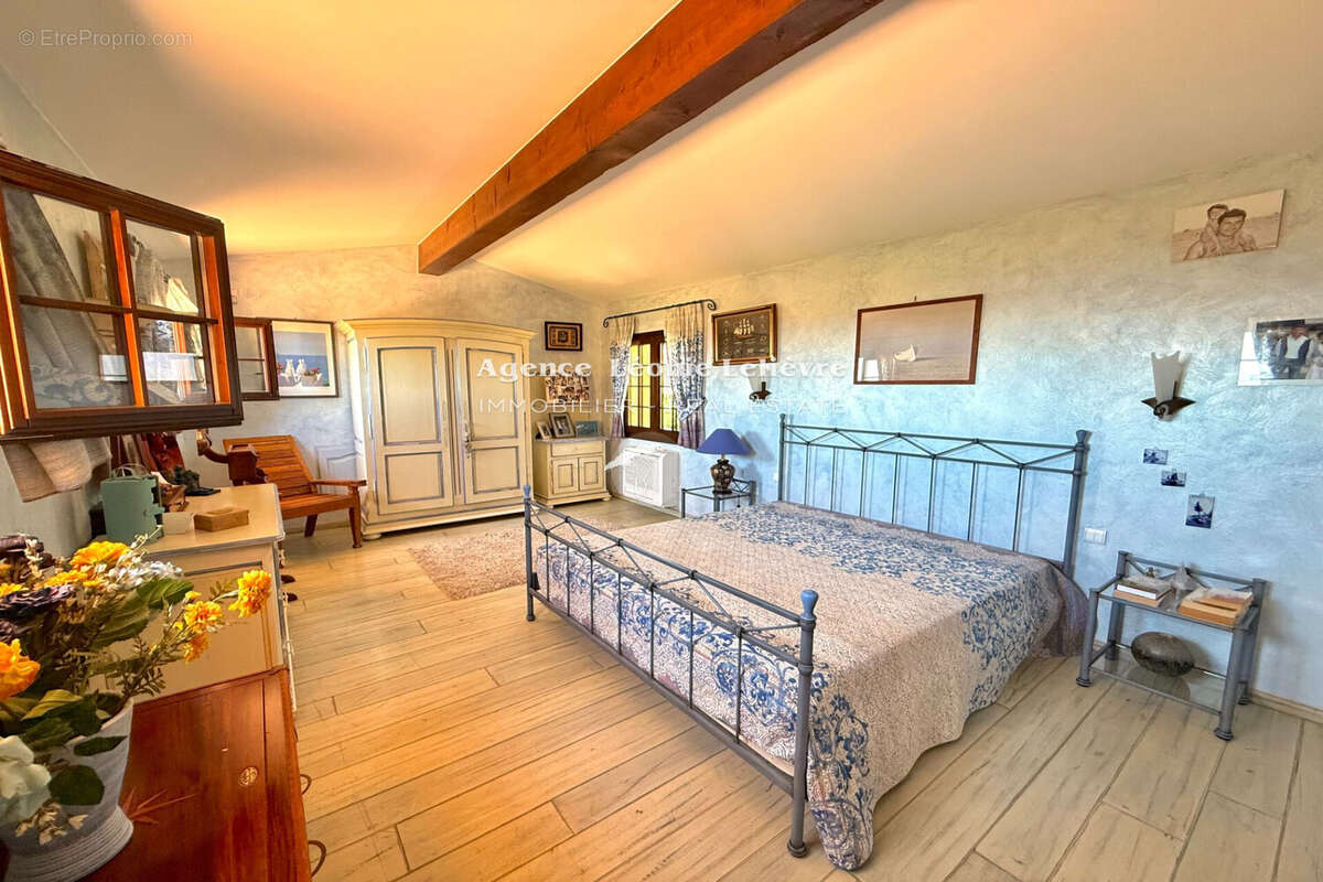 Maison à LES ISSAMBRES