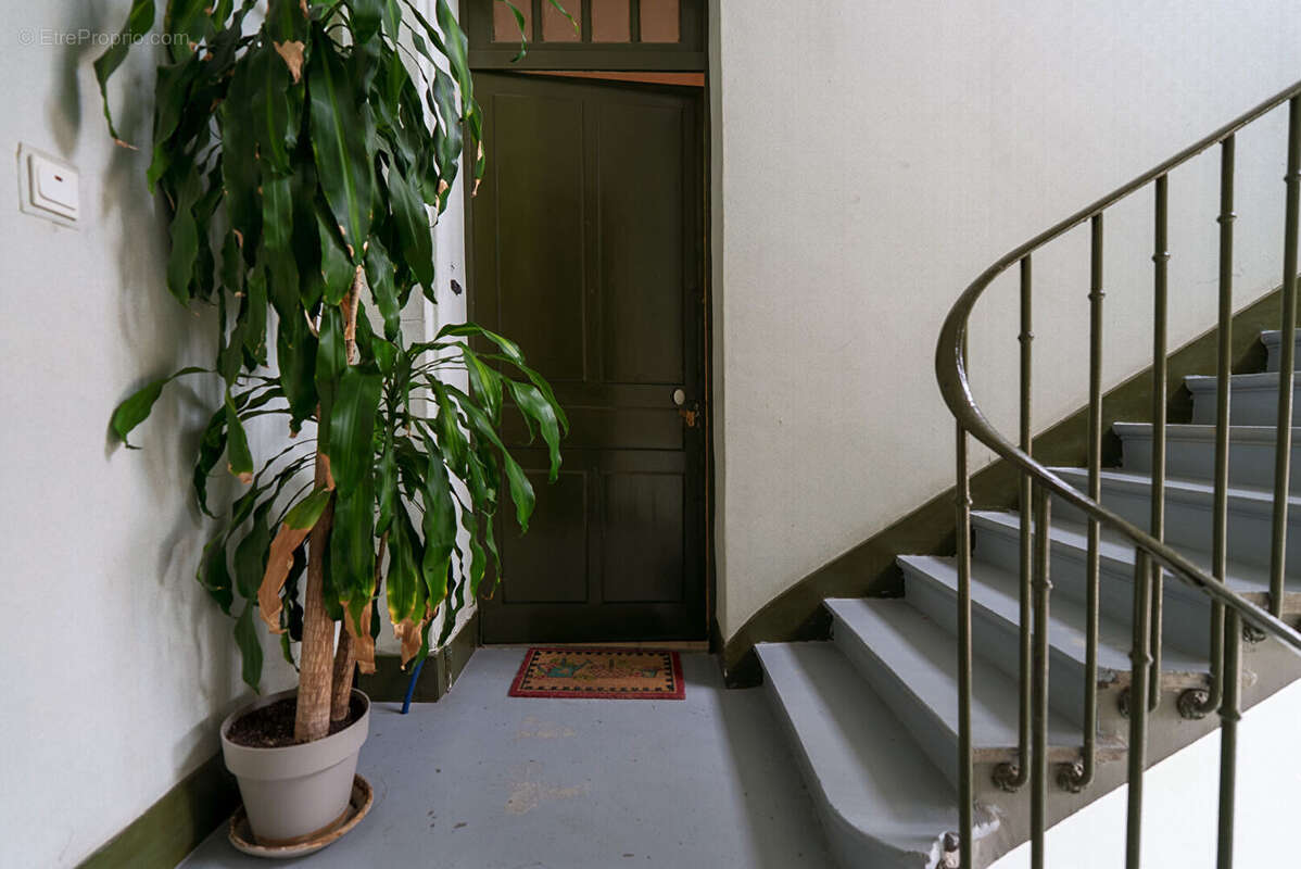 CARCASSONNE - PALAIS - GAMBETTA Appartement T3 99 m² avec vue Cité, cave et possibilité de garage - photo 17