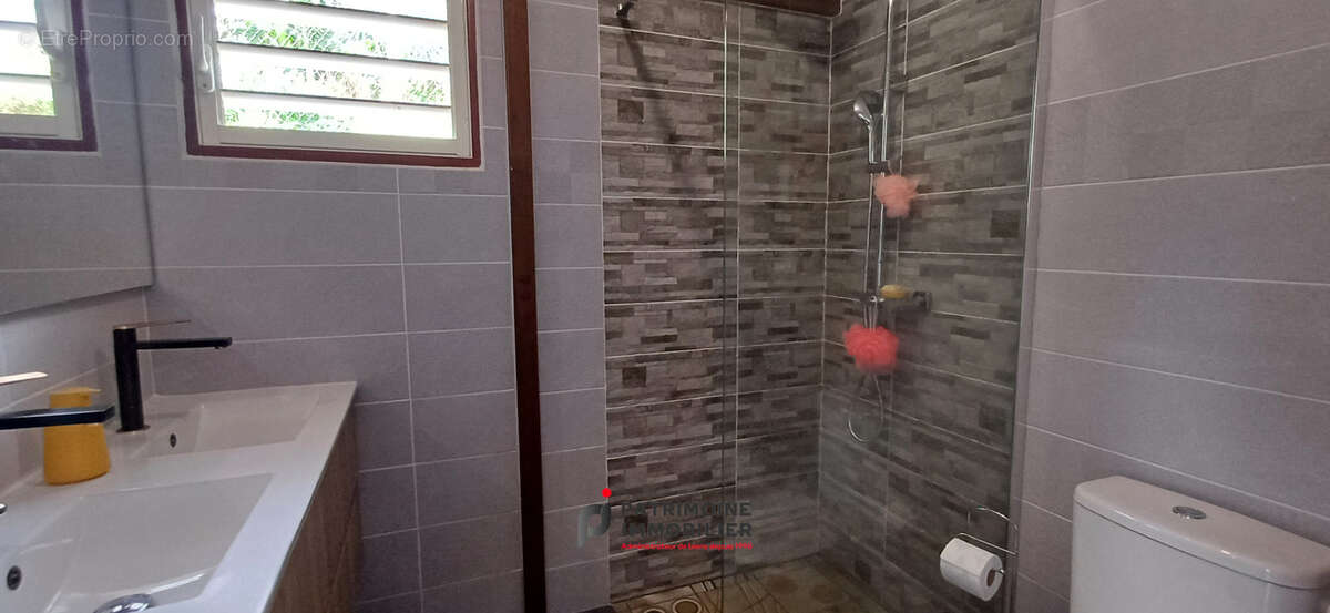 Maison t4 de 95 m2 sur terrain de 1000 m2 avec piscine et vue degagée sur petit bourg - photo 8
