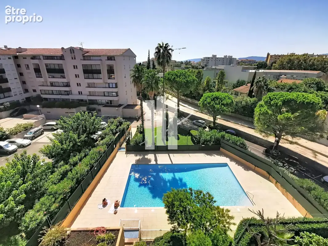 A vendre appartement 2 pieces dernier etage piscine parking et cave - photo 2