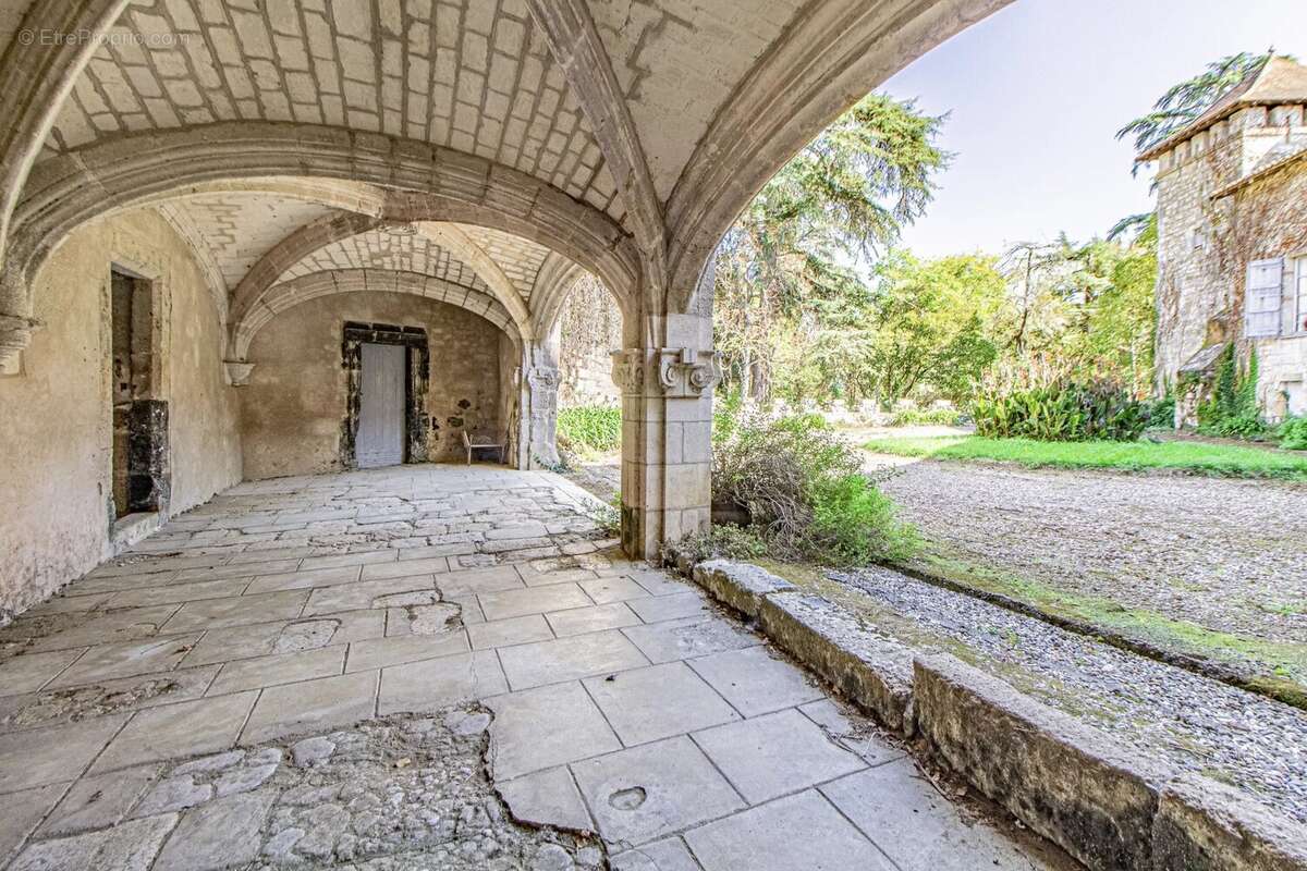 Superbe Château médiéval chargé d'histoire entouré de plus de 200 hectares - photo 10
