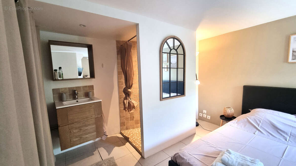 Maison à SAINT-CLEMENT-DE-RIVIERE