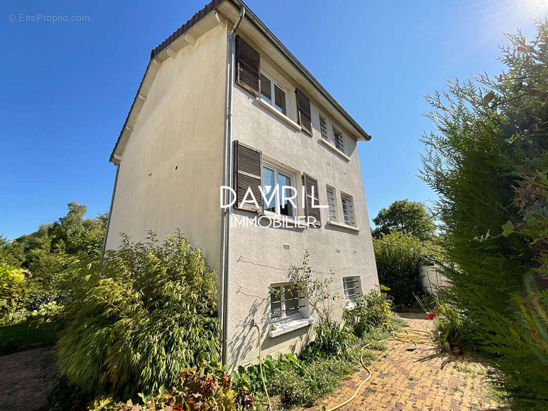 Maison à MAURECOURT