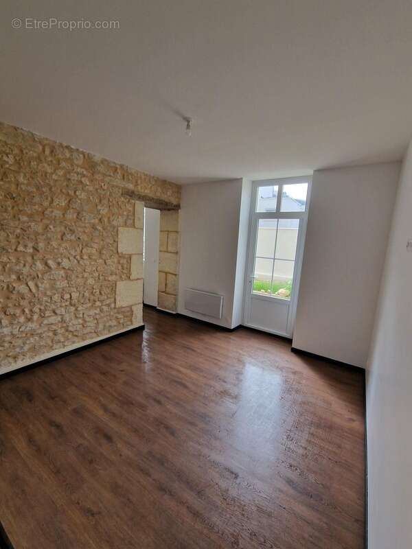 Maison à SAINT-JEAN-D'ANGELY