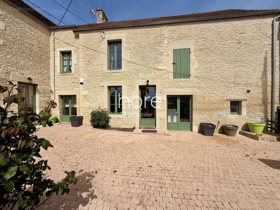 Maison à PERRIERES