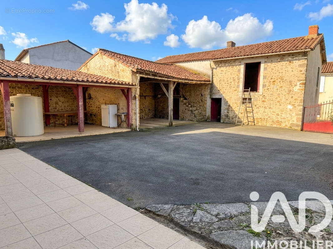 Maison 147 m² à Lhoumois  - photo 5