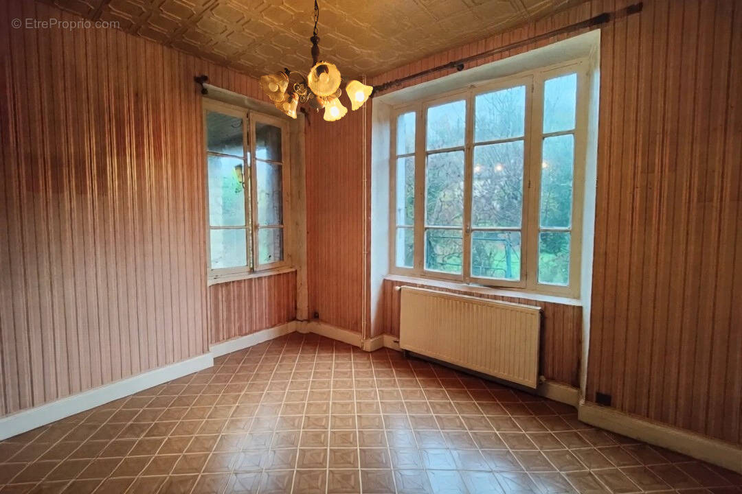 Maison à SAINT-CLAIR-DE-LA-TOUR