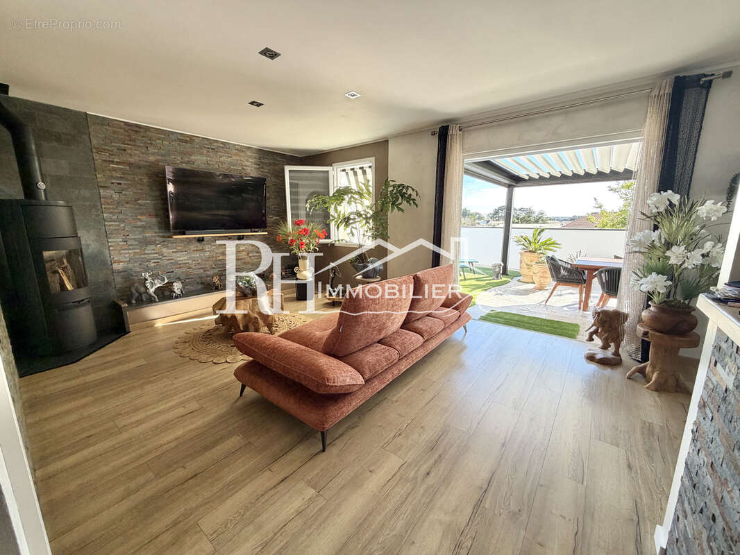 Maison rénovée - proche commerces et plage - photo 5
