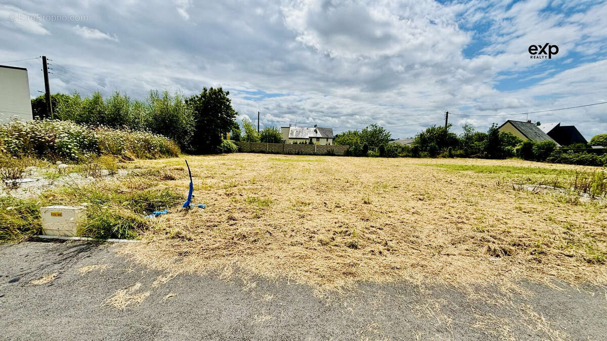 Terrain 629 m² à Mayenne  - photo 2