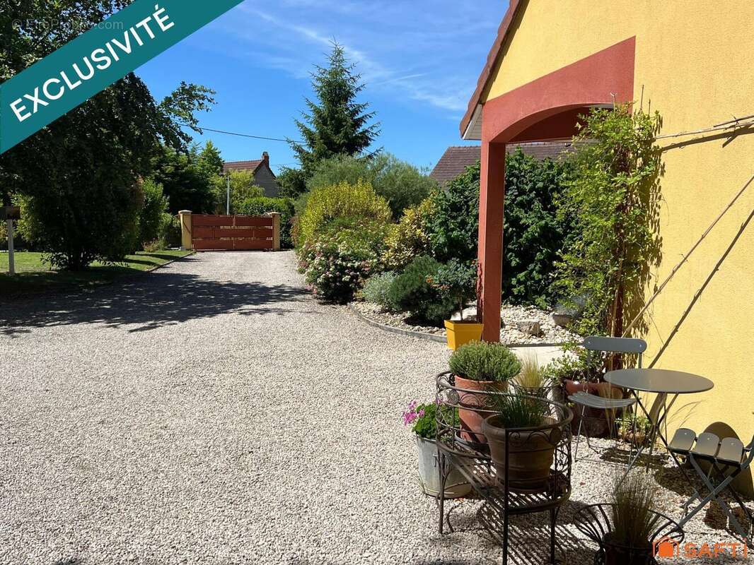 Maison 114 m² à La Chapelle-Saint-Sauveur  - photo 4