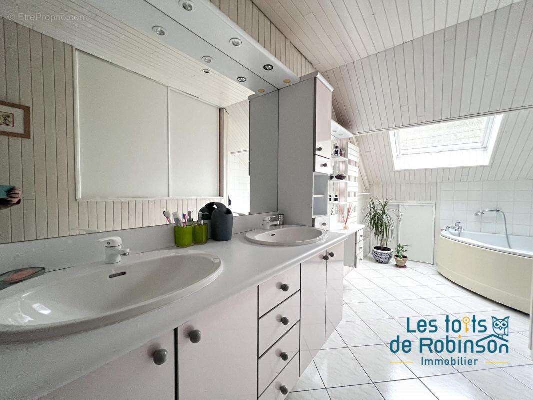 Maison à VERRIERES-LE-BUISSON