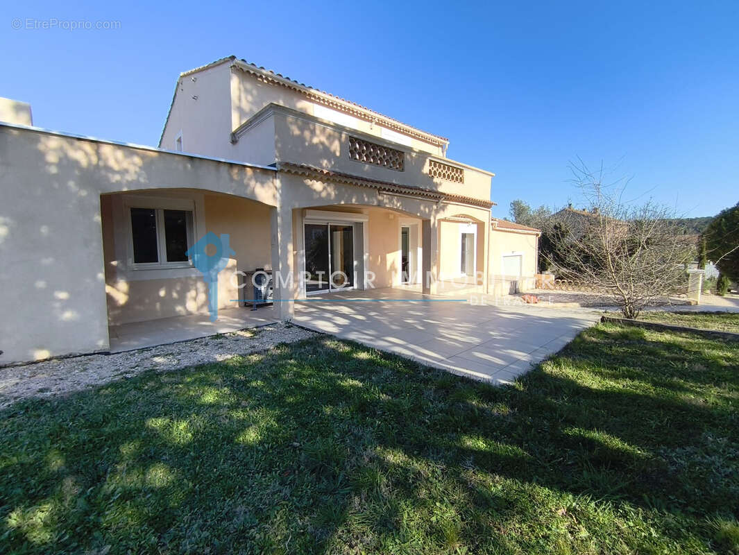 Maison à DOMAZAN