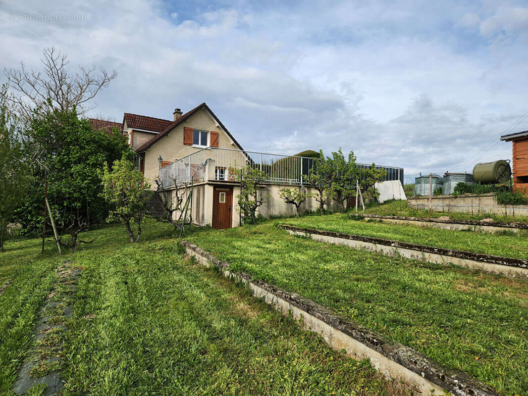 Proche Vallée du LOT- Maison isolée ( 150m2) avec piscine - photo 13