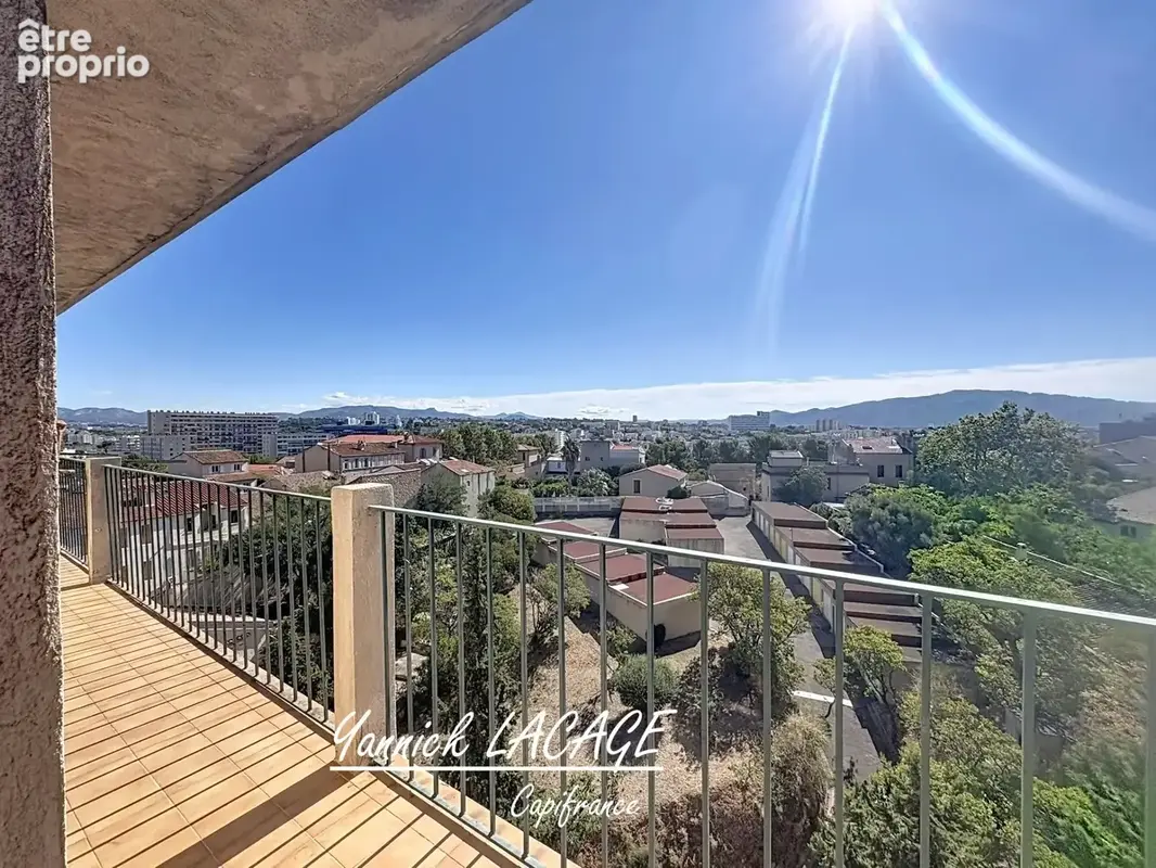 MARSEILLE 4e – T2 43 m² – 7e étage – Balcon filant – Vue panoramique - photo 5