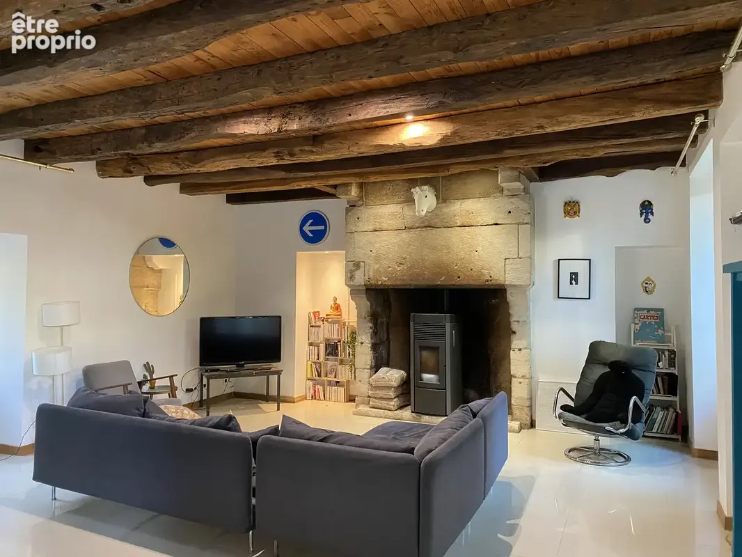 Charmante Maison de 175 m2 - 6 Pièces avec Piscine Couverte et Garage - photo 3